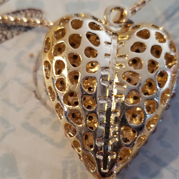 NWT Pink Rhinestone Broken Stitch Heart Necklace - Picture 4 of 8